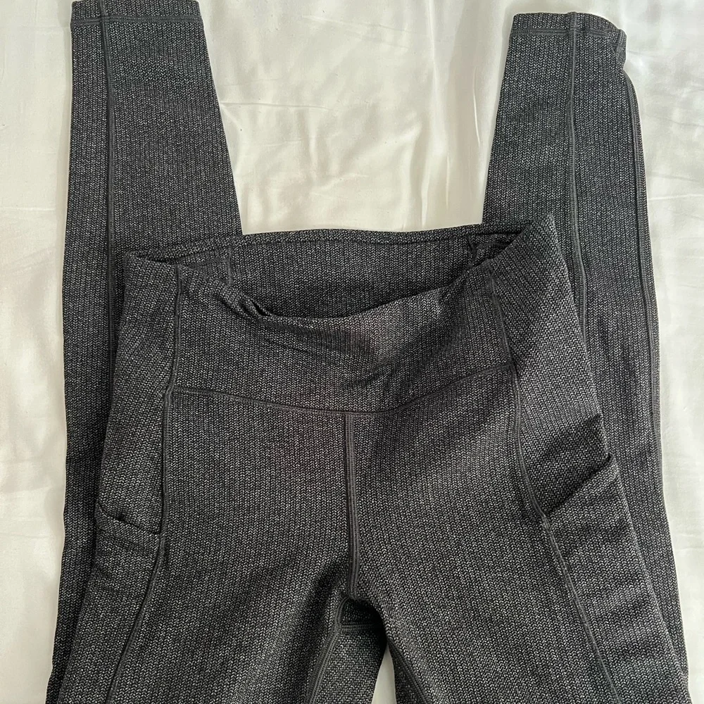 Fast and free high rise 25” size 4 - Picture 3 of 3